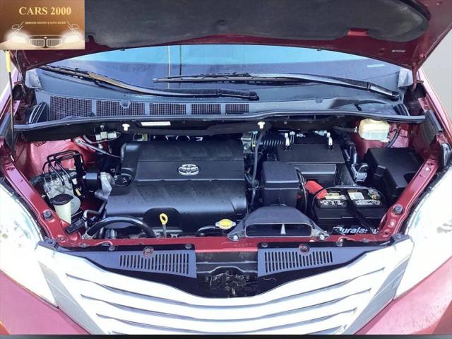 2013 Toyota Sienna XLE V6 8 Passenger
