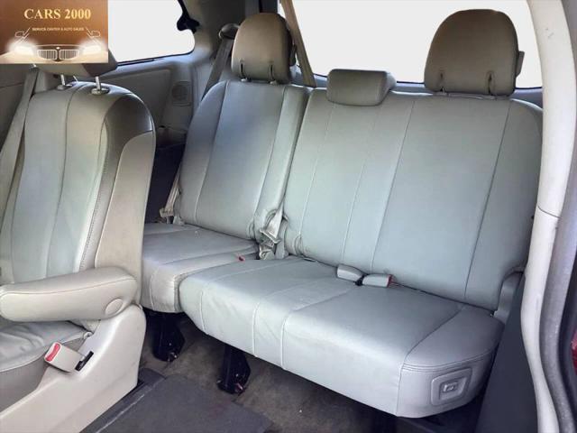 2013 Toyota Sienna XLE V6 8 Passenger