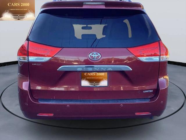 2013 Toyota Sienna XLE V6 8 Passenger