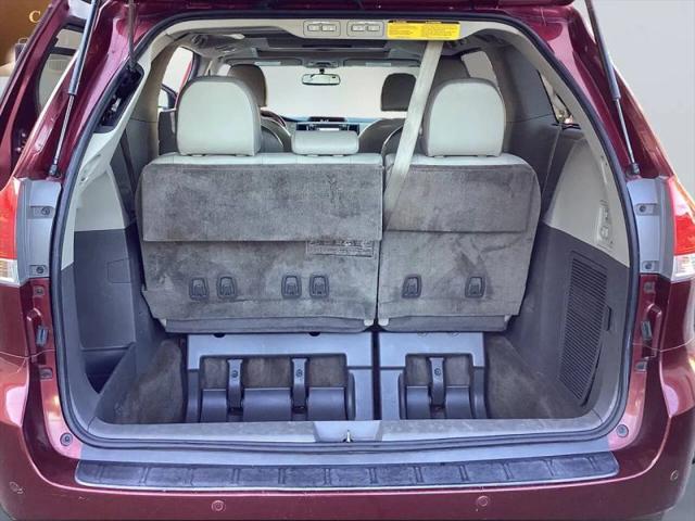 2013 Toyota Sienna XLE V6 8 Passenger