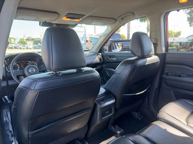 2022 Nissan Pathfinder SL 2WD