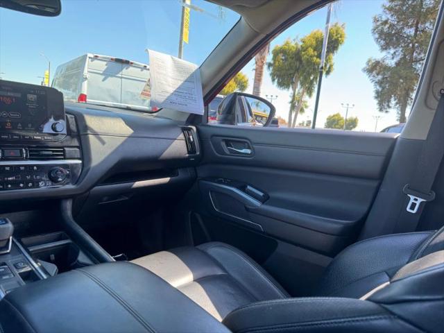 2022 Nissan Pathfinder SL 2WD