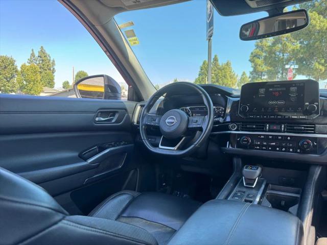 2022 Nissan Pathfinder SL 2WD