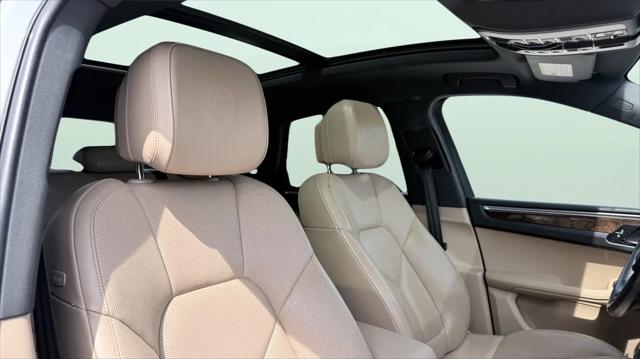 2023 Porsche Macan T