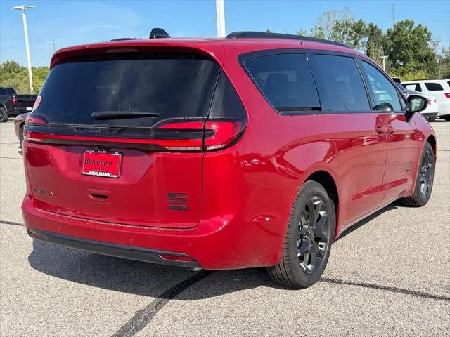 2027 Chrysler Pacifica Select
