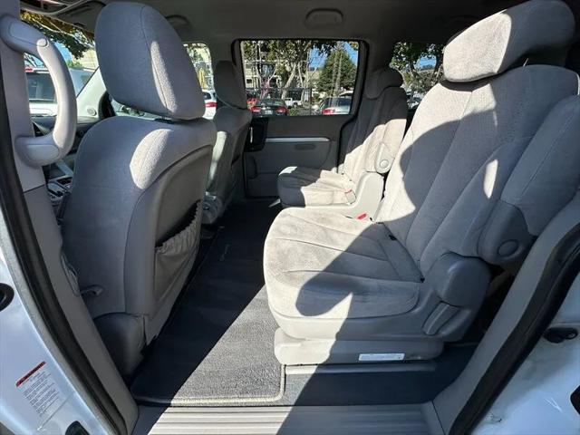 2008 Hyundai Entourage GLS