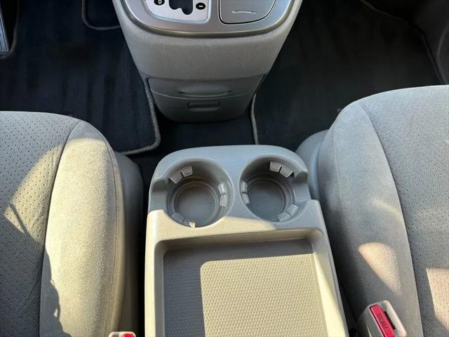 2008 Hyundai Entourage GLS