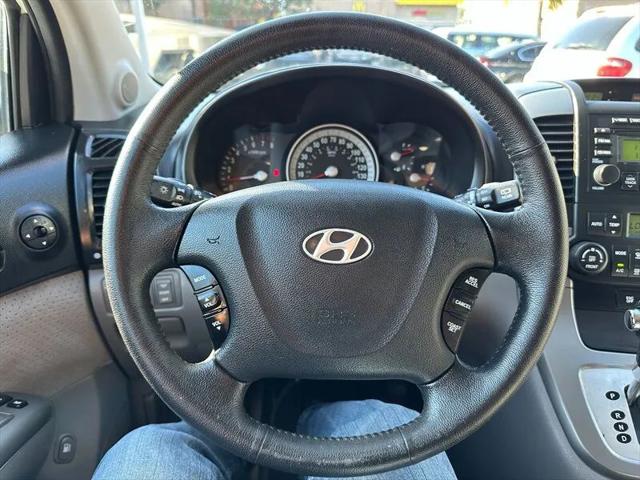 2008 Hyundai Entourage GLS