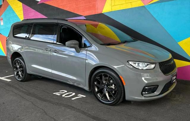 2021 Chrysler Pacifica Touring L for sale in Kearny, NJ