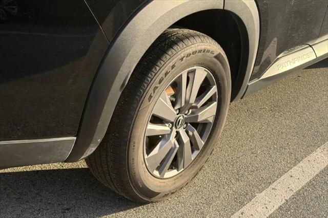 2025 Nissan Pathfinder SV FWD