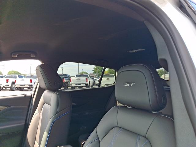 2026 Buick NV Sport Touring FWD