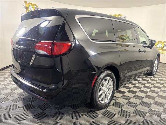 2027 Chrysler Pacifica LX