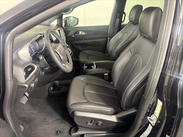 2027 Chrysler Pacifica LX