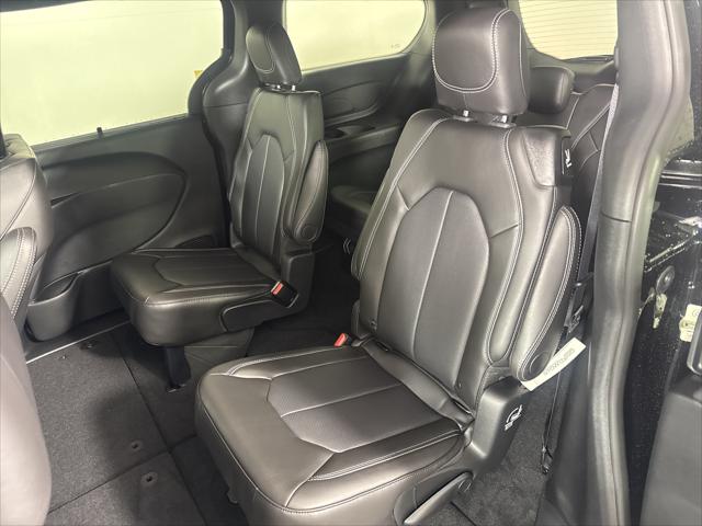 2027 Chrysler Pacifica LX
