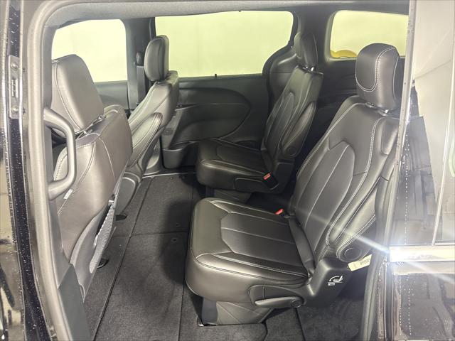 2027 Chrysler Pacifica LX