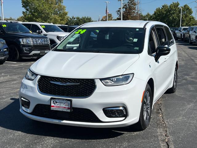 2024 Chrysler Pacifica Hybrid Select