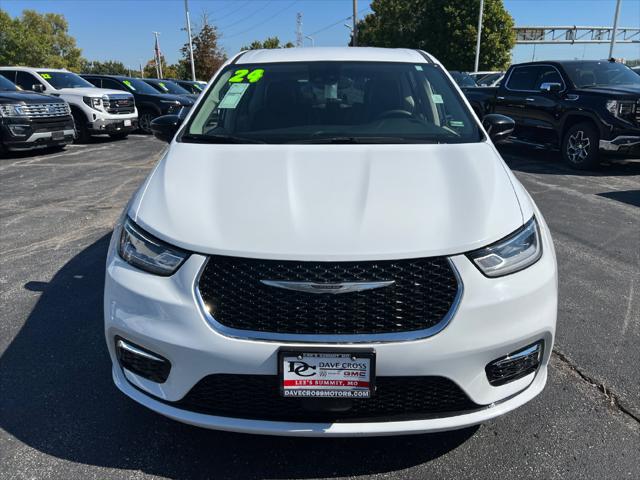 2024 Chrysler Pacifica Hybrid Select