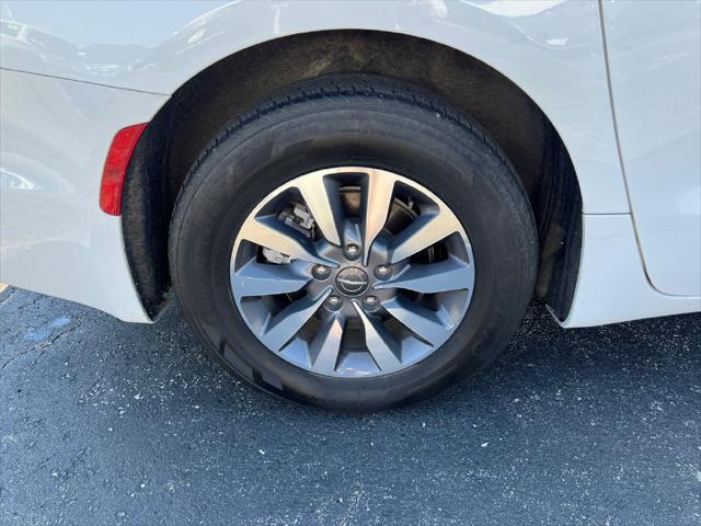 2024 Chrysler Pacifica Hybrid Select