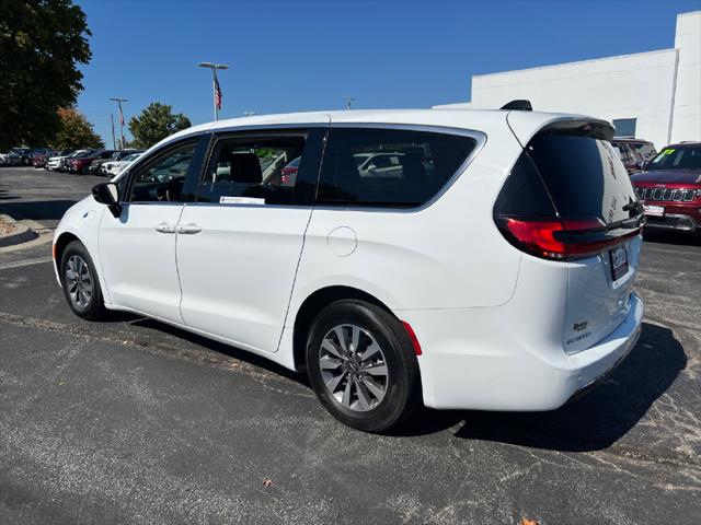 2024 Chrysler Pacifica Hybrid Select