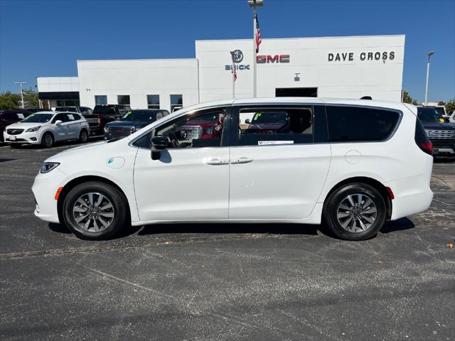2024 Chrysler Pacifica Hybrid Select