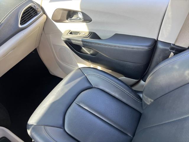 2024 Chrysler Pacifica Hybrid Select