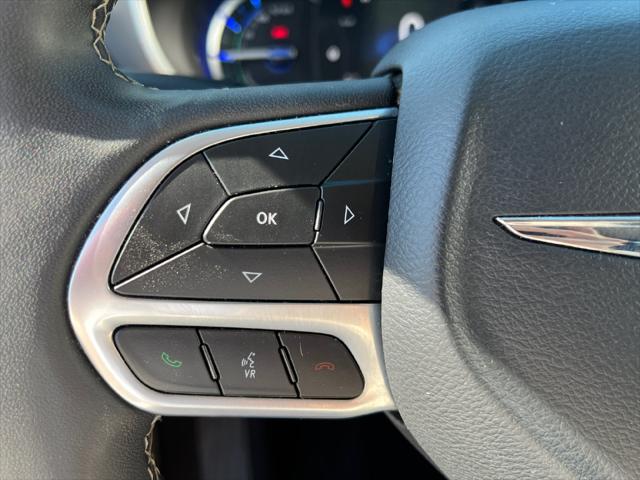 2024 Chrysler Pacifica Hybrid Select