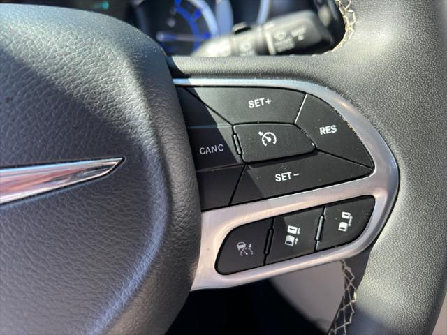 2024 Chrysler Pacifica Hybrid Select