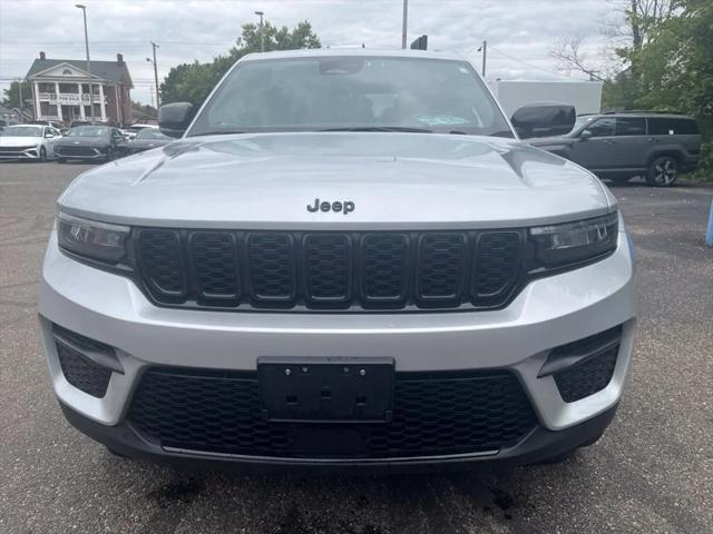 2023 Jeep Grand Cherokee Altitude 4x4 2023 Jeep Grand Cherokee Altitude 4x4
