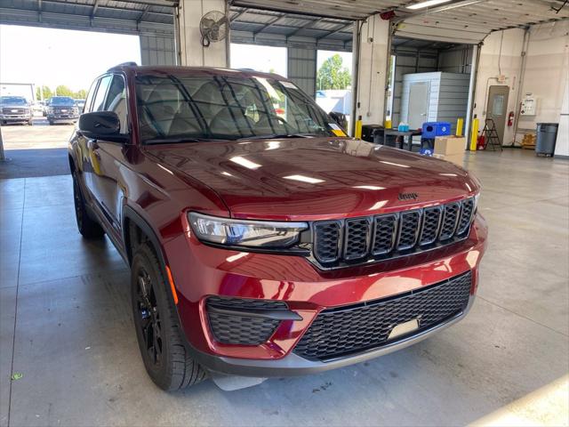 2025 Jeep Grand Cherokee Altitude 4x4 for sale in Groveport, OH