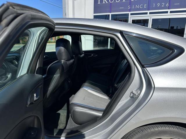2015 Chrysler 200 S