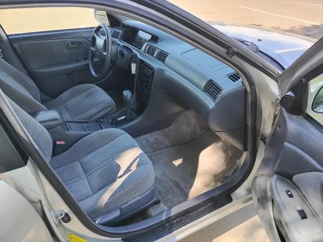 2001 Toyota Camry LE V6