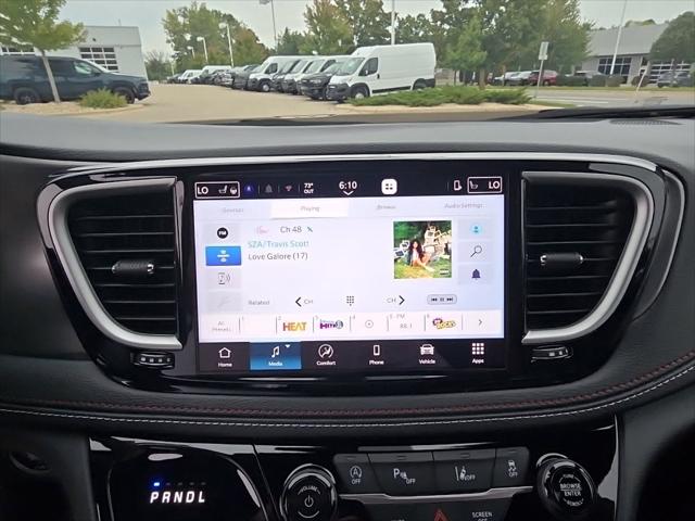 2027 Chrysler Pacifica Select