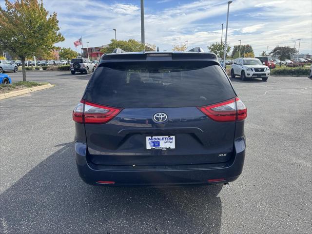 2020 Toyota Sienna XLE
