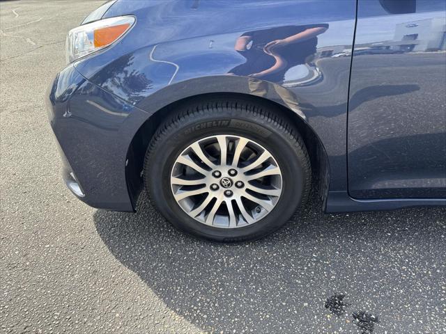 2020 Toyota Sienna XLE
