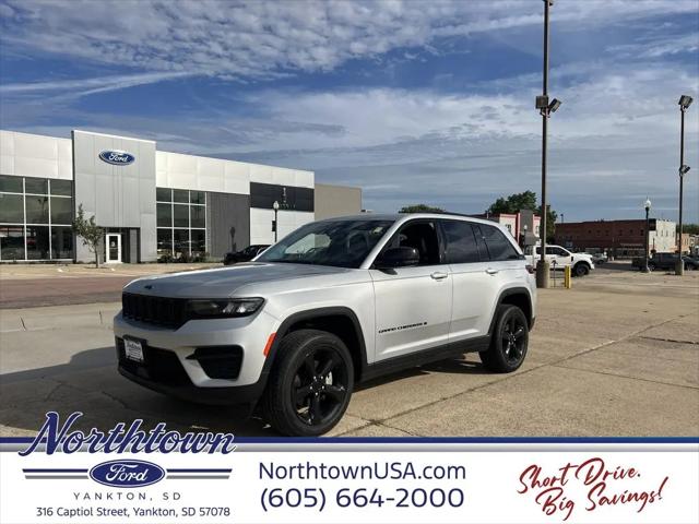 2023 Jeep Grand Cherokee Altitude 4x4 for sale in Yankton, SD