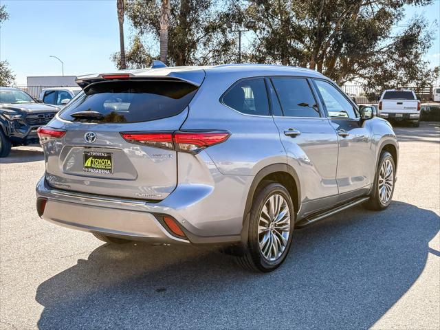 2021 Toyota Highlander Hybrid Platinum
