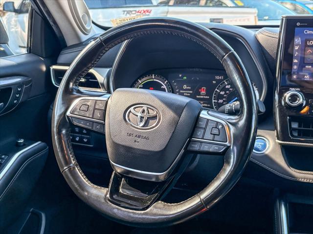2021 Toyota Highlander Hybrid Platinum