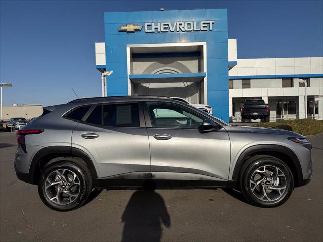 2025 Chevrolet Trax FWD LT