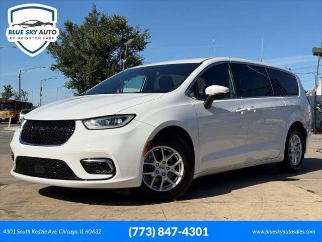 2023 Chrysler Pacifica Touring for sale in Chicago, IL