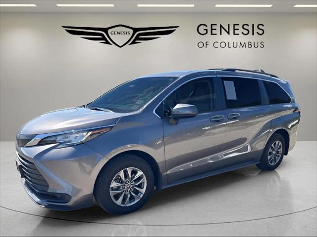 2022 Toyota Sienna LE for sale near Columbus, OH