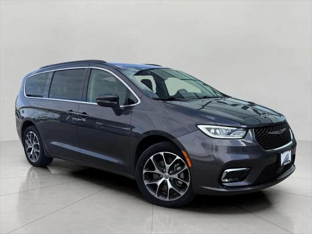 2022 Chrysler Pacifica Touring L AWD for sale in Appleton, WI