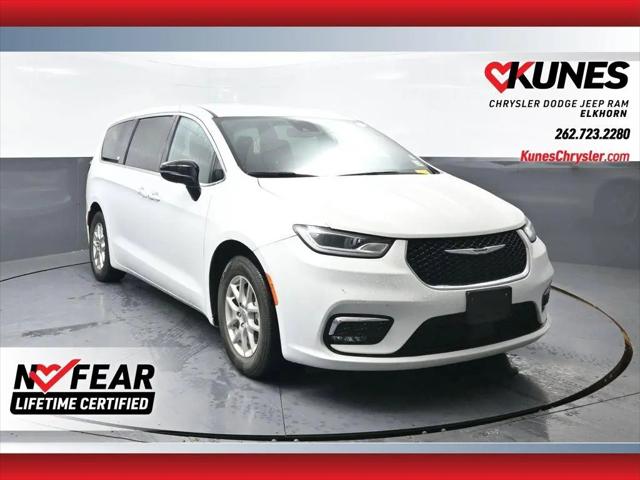 2025 Chrysler Pacifica Select for sale in Elkhorn, WI