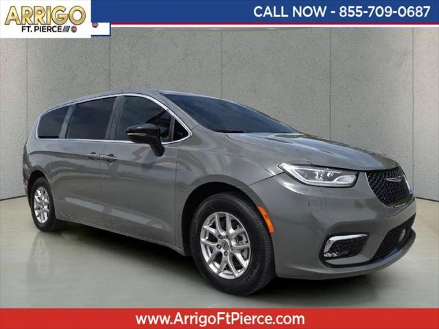 2025 Chrysler Pacifica Select for sale in Fort Pierce, FL