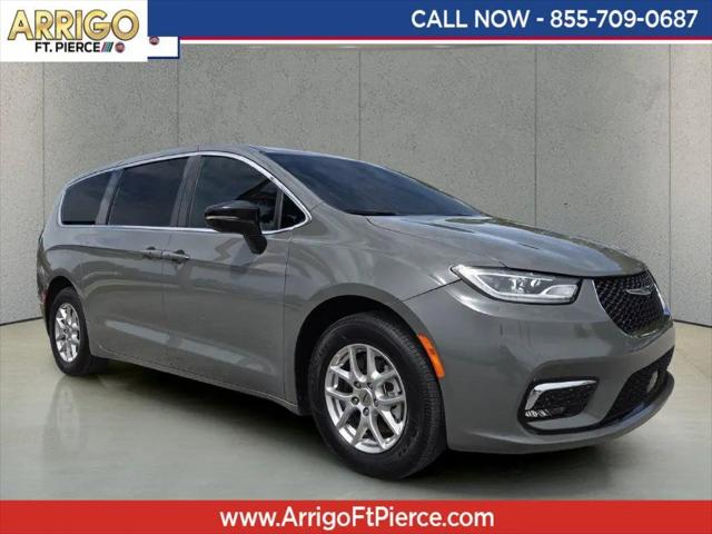 2025 Chrysler Pacifica Select for sale in Fort Pierce, FL
