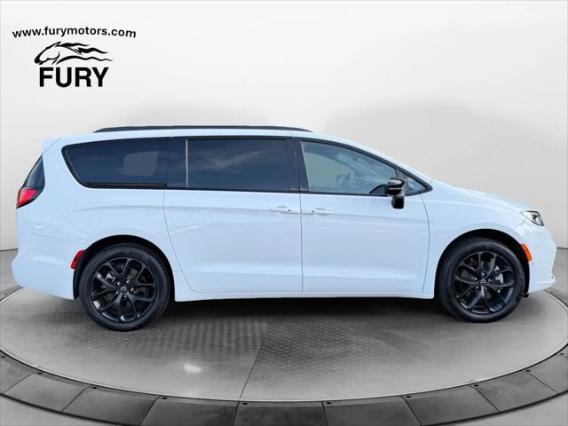 2026 Chrysler Pacifica Limited AWD