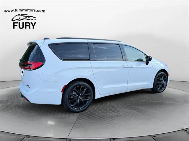 2026 Chrysler Pacifica Limited AWD