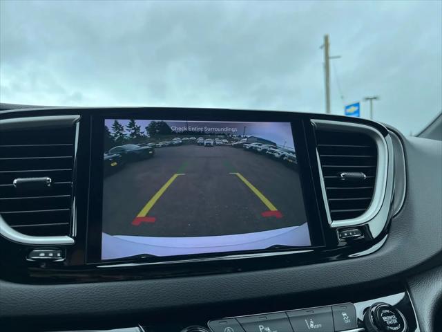 2025 Chrysler Pacifica Select