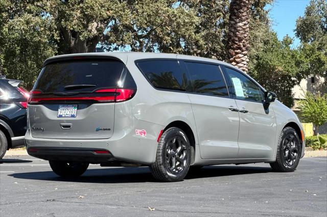 2023 Chrysler Pacifica Hybrid Limited