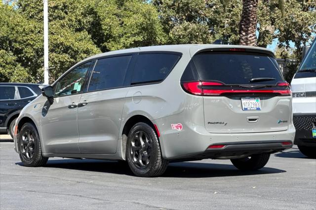 2023 Chrysler Pacifica Hybrid Limited