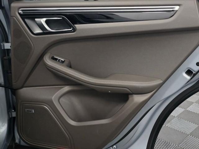 2024 Porsche Macan Unknown